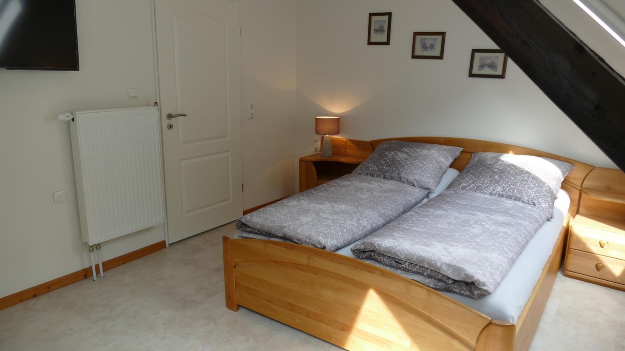 Wasserkraftwerk 2 Schlafzimmer mit TV Wasserkraftwerk 2 Schlafzimmer mit TV